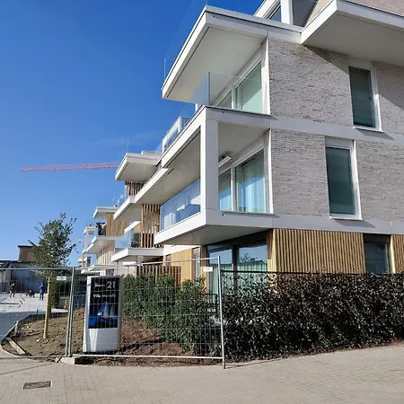 Luxury With Pool & Parking Apartment *