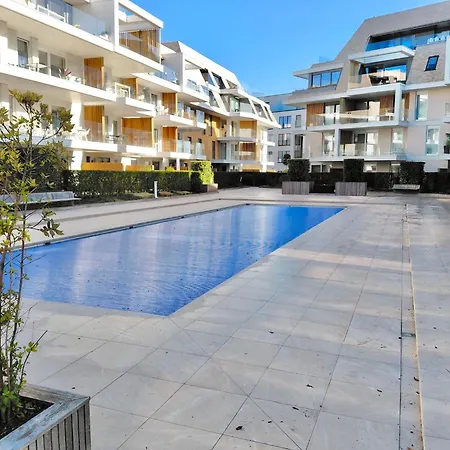 Luxury With Pool & Parking *