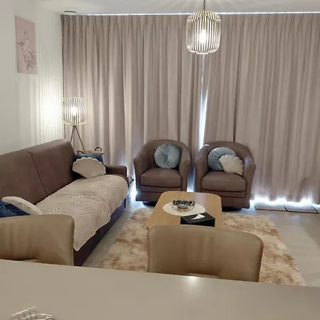 Luxury With Pool & Parking Appartement