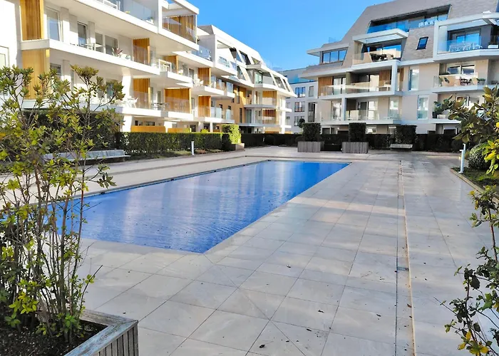 Luxury With Pool & Parking *