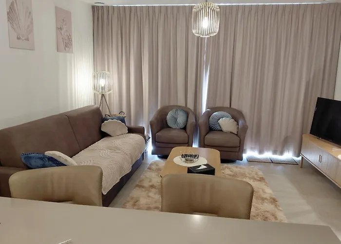 Luxury With Pool & Parking Apartment