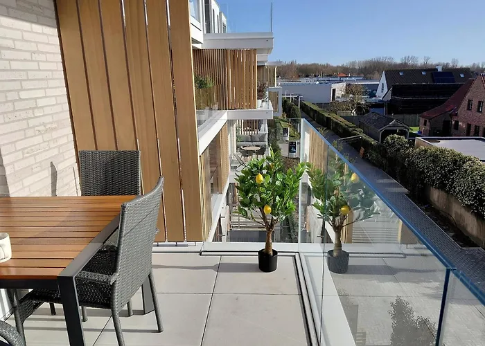 Luxury With Pool & Parking