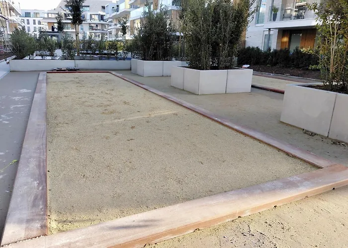 Luxury With Pool & Parking Apartment