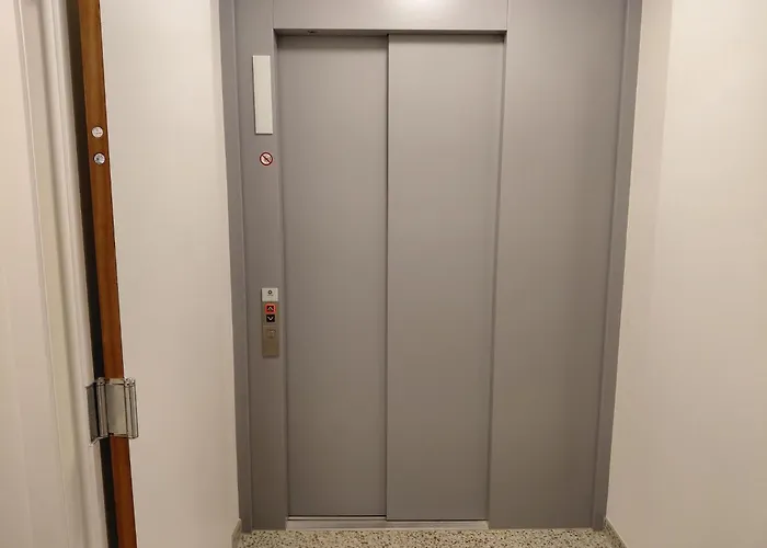 Luxury With Pool & Parking Apartment *